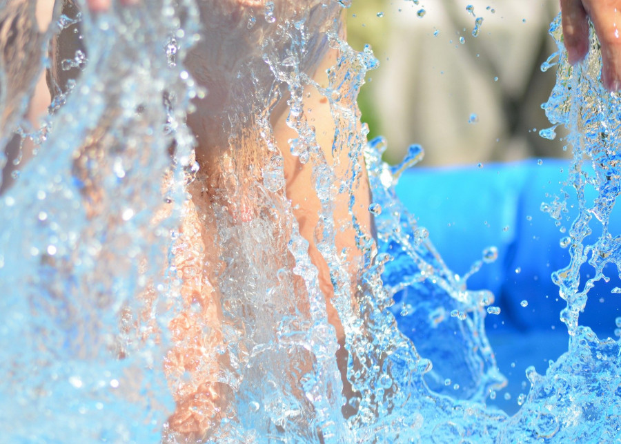 Jak dbać o wodę w basenie ogrodowym, fot. Nadine Doerlé - Pixabay