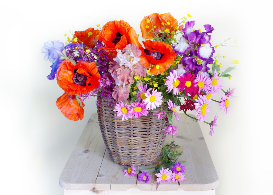 Bukiet kwiatów z ogródka fot. ALVERA - Depositphotos